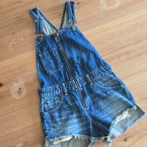 Free People/We The Free Denim Overall Shorts | Size 0 | Frayed Hem Zip Front